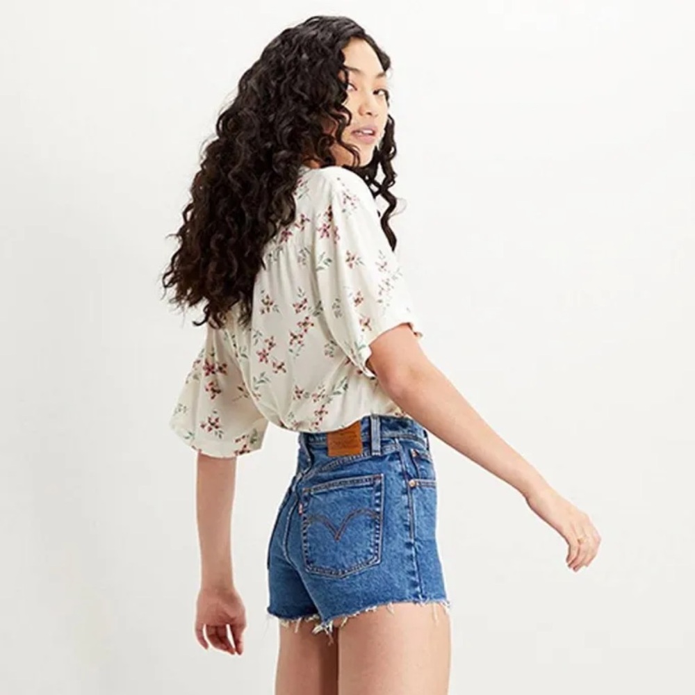 Levi’s Ribcage Shorts